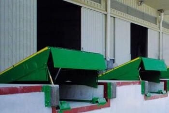 登车桥12（登车桥10吨）